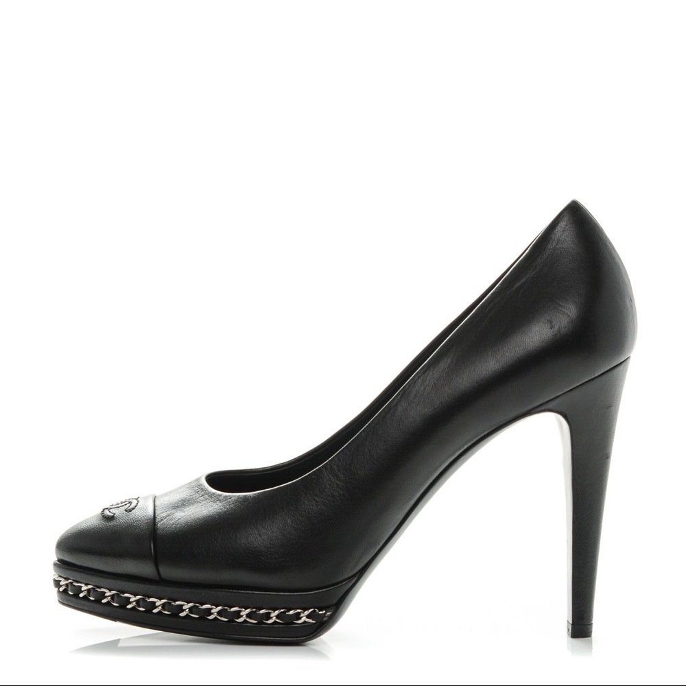 AUTH Chanel pumps, lightly used, minimal wear and tear
